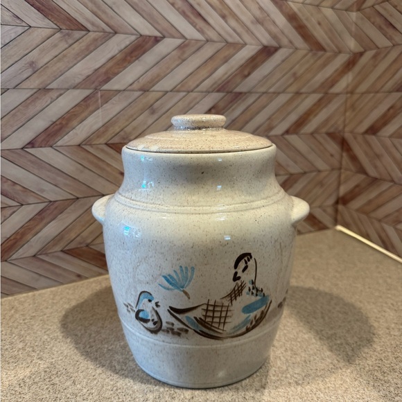 Red Wing Bob White Quail Bird cookie jar with mismatched lid - Picture 5 of 12